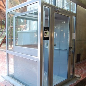 Elevador plataforma para cadeirantes