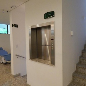 Plataforma elevador para escada reta sp